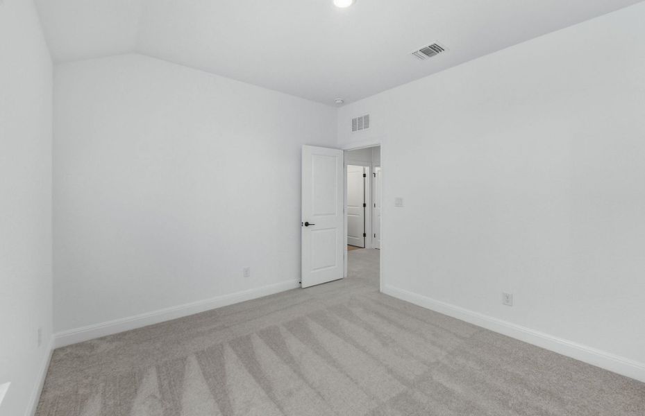 Spacious, unfurnished interior of a new home in Santa Rita Ranch, Liberty Hill (Image 39).