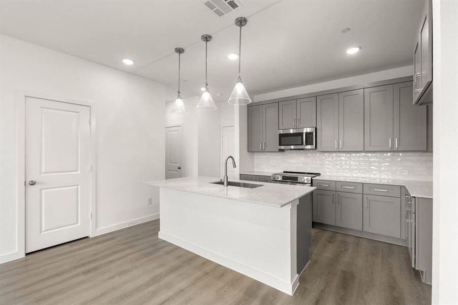 2306 Glacier-Kitchen-2