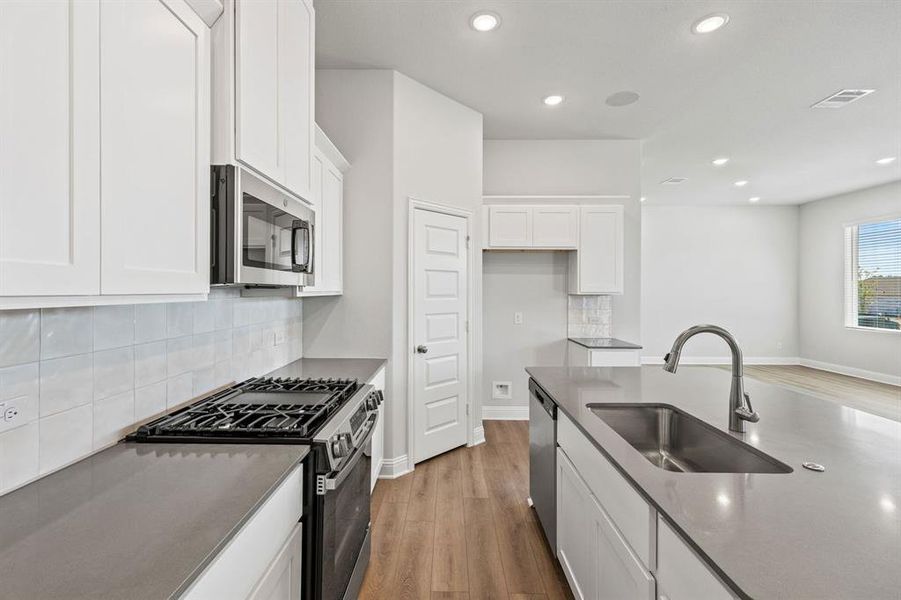 14-web-or-mls-2309-lafayette-dr