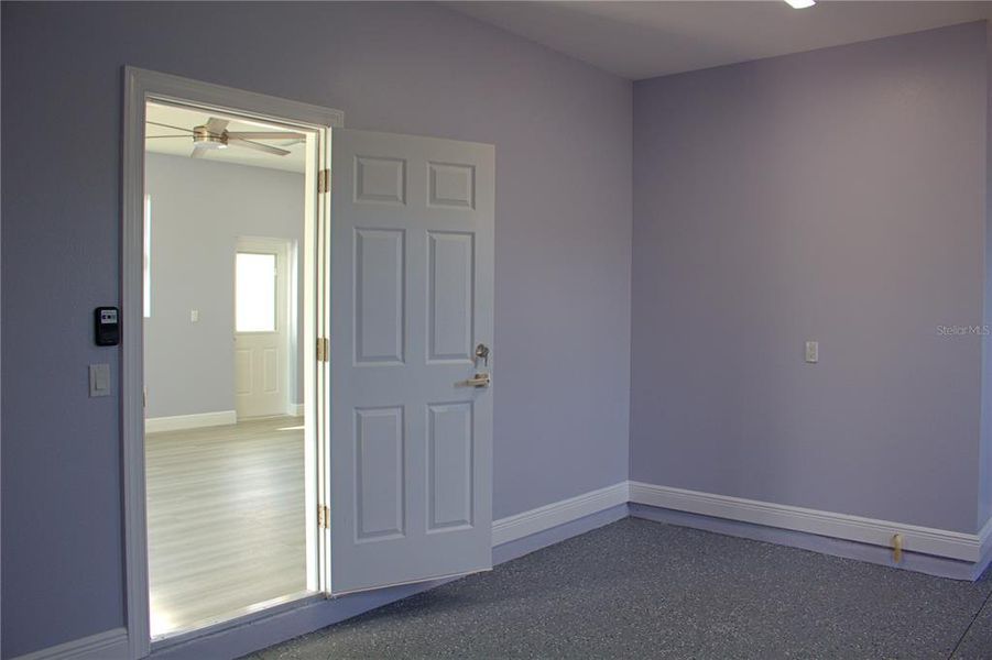 Spacious, unfurnished interior of a new home in , Tampa (Image 13).