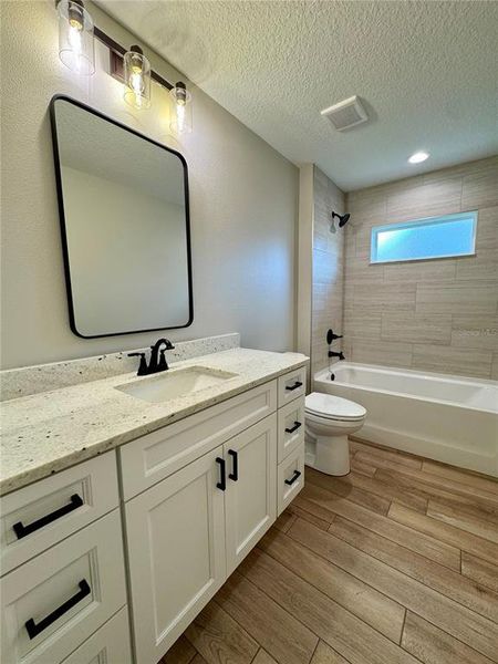 Furnished interior view inside a new home in , Dunnellon (Image 11).