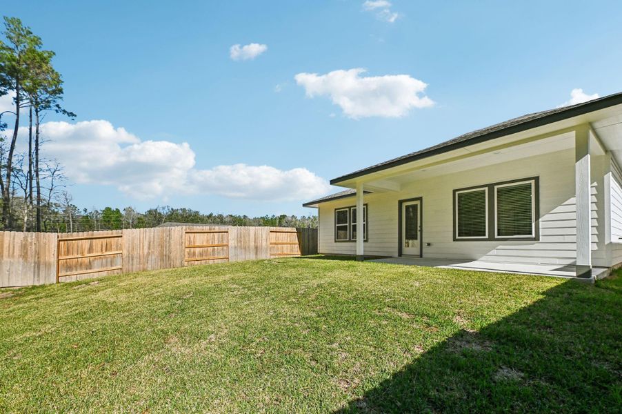 Exterior details and patio area of a home in , New Caney (Image 3).