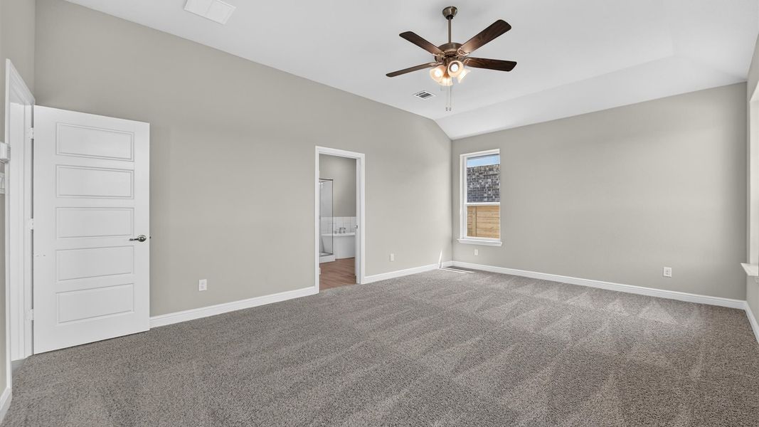 Representative unfurnished interior of a home built from the Desert Willow by D.R. Horton in Treeline, Justin (Image 25).