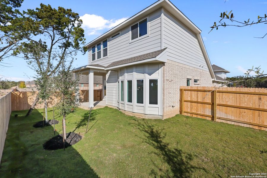 Exterior details and patio area of a home in Davis Ranch, San Antonio (Image 3).