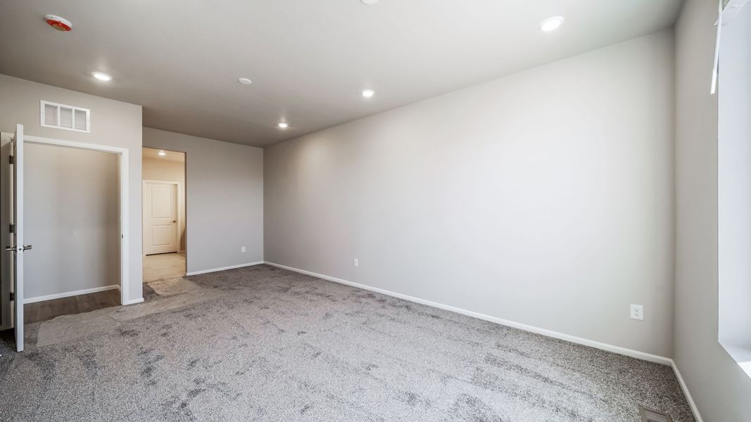 Spacious, unfurnished interior of a new home in The Reserve at Green Valley Ranch, Aurora (Image 14).