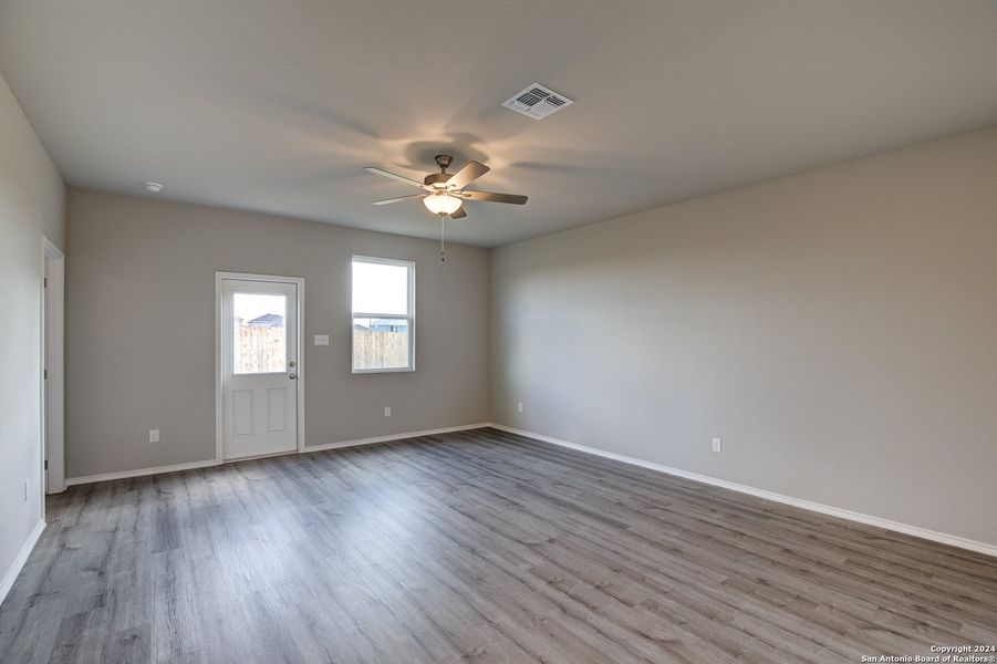 Spacious, unfurnished interior of a new home in Applewhite Meadows, San Antonio (Image 21).