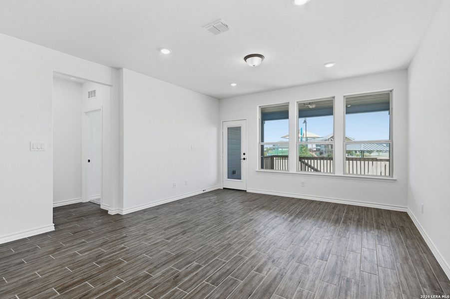 Spacious, unfurnished interior of a new home in Bison Ridge, San Antonio (Image 11). Spacious, unfurnished interior of a new home in Bison Ridge, San Antonio (Image 11).