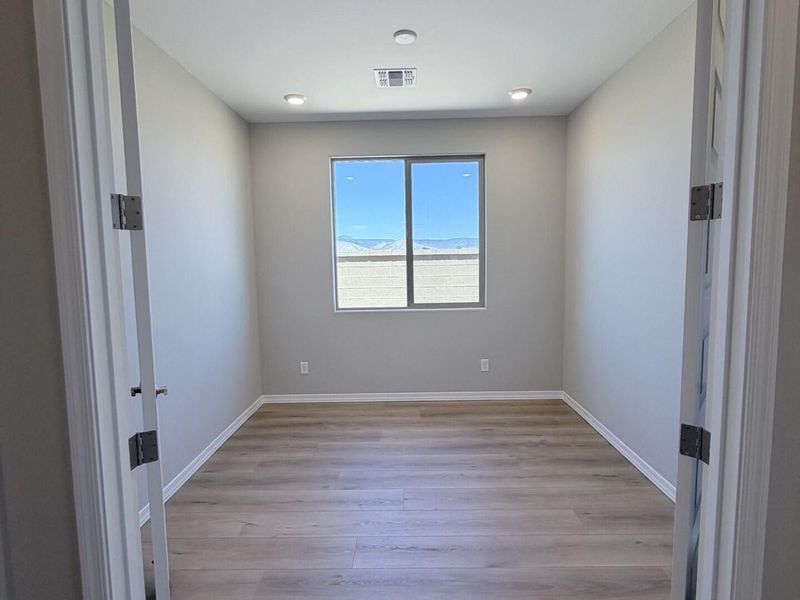 Spacious, unfurnished interior of a new home in North Ridge at Pronghorn Ranch, Prescott Valley (Image 9). Spacious, unfurnished interior of a new home in North Ridge at Pronghorn Ranch, Prescott Valley (Image 9).