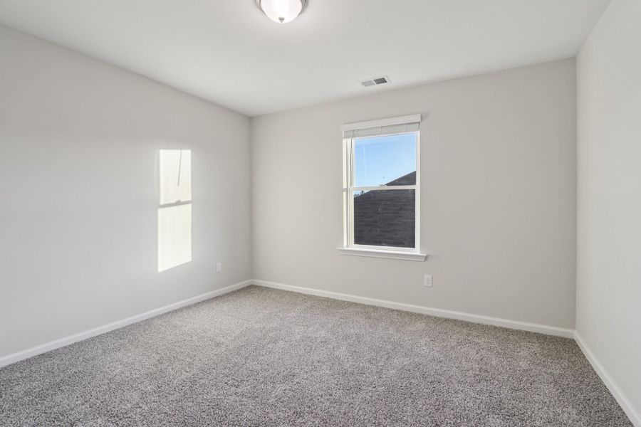 Spacious, unfurnished interior of a new home in Hayden Pointe, St. Marys (Image 34).