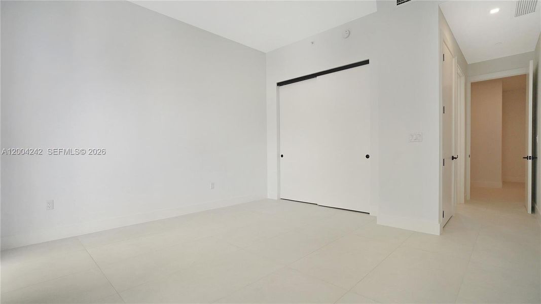 Spacious, unfurnished interior of a new home in , Miami (Image 30).