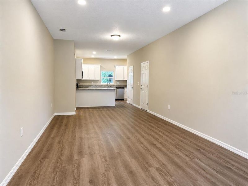 Spacious, unfurnished interior of a new home in , Tampa (Image 12).