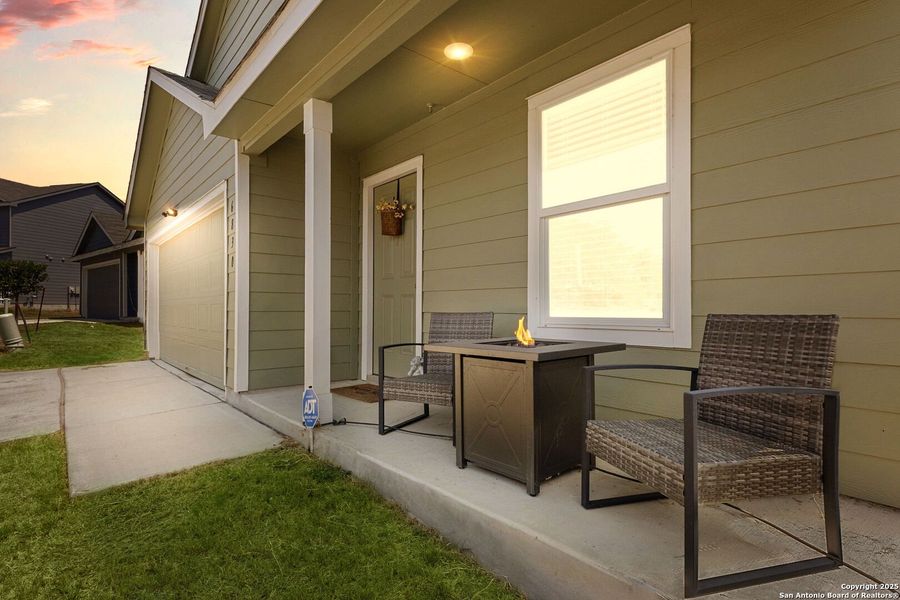 Furnished interior view inside a new home in Vista Point, San Antonio (Image 5). Furnished interior view inside a new home in Vista Point, San Antonio (Image 5).