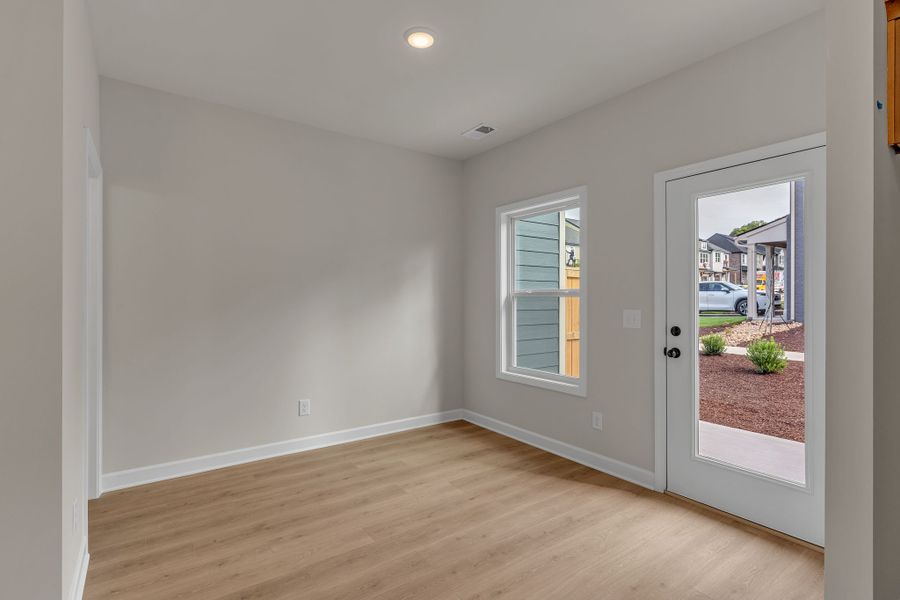 Spacious, unfurnished interior of a new home in Oxford Station, Gallatin (Image 15).