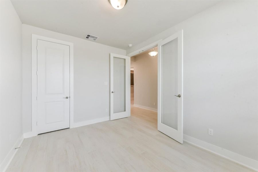 Spacious, unfurnished interior of a new home in , Texas City (Image 26).
