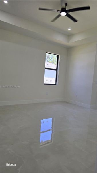 Spacious, unfurnished interior of a new home in , Lehigh Acres (Image 10).