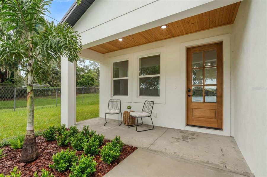 Exterior details and patio area of a home in , Mascotte (Image 25).
