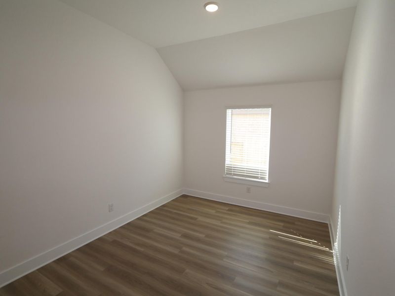 Spacious, unfurnished interior of a new home in Lago Mar, Santa Fe (Image 16). Spacious, unfurnished interior of a new home in Lago Mar, Santa Fe (Image 16).