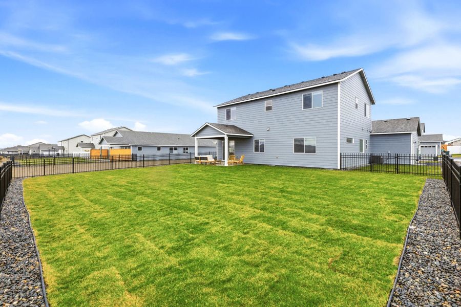 Exterior details and patio area of a home in Upland Meadows, Hermiston (Image 4).
