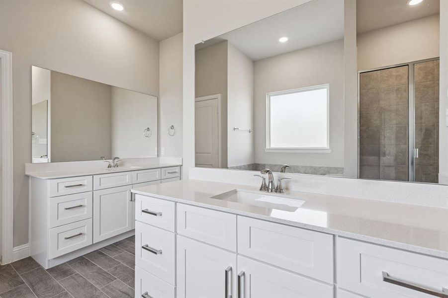 Furnished interior view inside a new home in Venetian, Weston (Image 13).