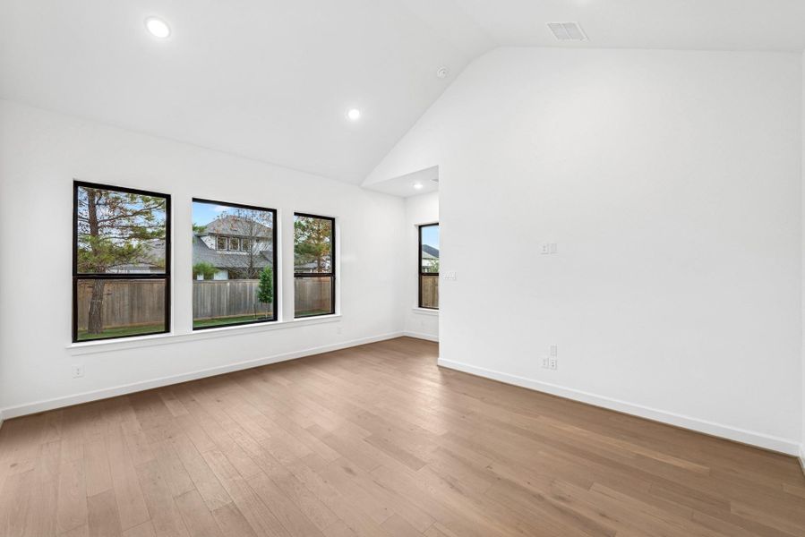 Spacious, unfurnished interior of a new home in Kresston - Enclave Collection, Montgomery (Image 31).