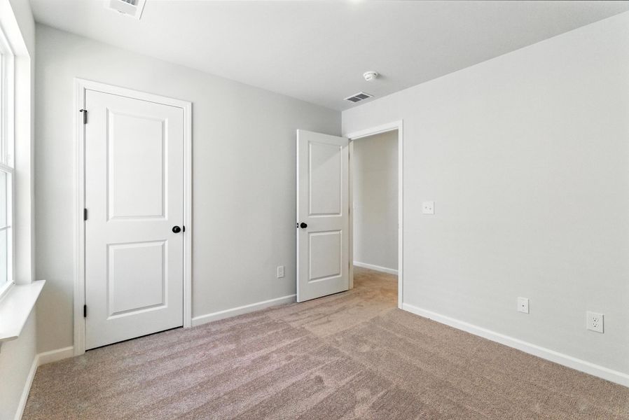 Spacious, unfurnished interior of a new home in , Summerville (Image 43).