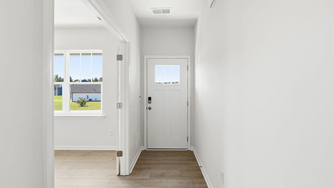 Spacious, unfurnished interior of a new home in Palmetto Valley, Anderson (Image 18).