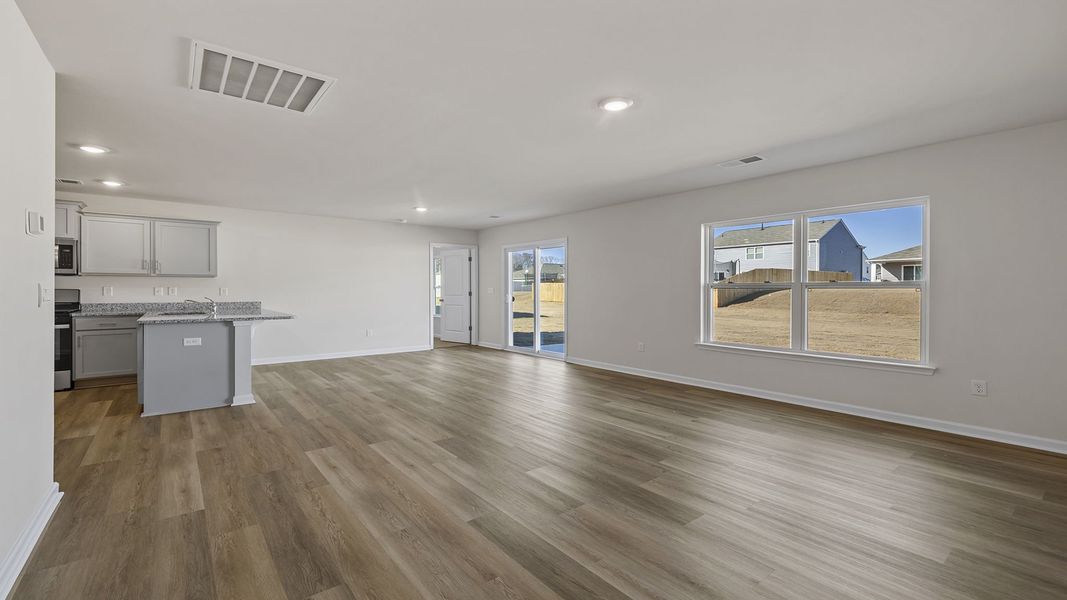 Spacious, unfurnished interior of a new home in Cedar Gap, Fountain Inn (Image 20).