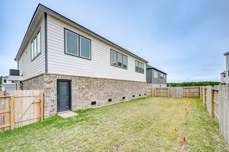 Exterior details and patio area of a home in Townsen Landing, Humble (Image 27).