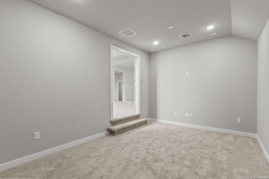 Spacious, unfurnished interior of a new home in Foxbrook, Cibolo (Image 43).