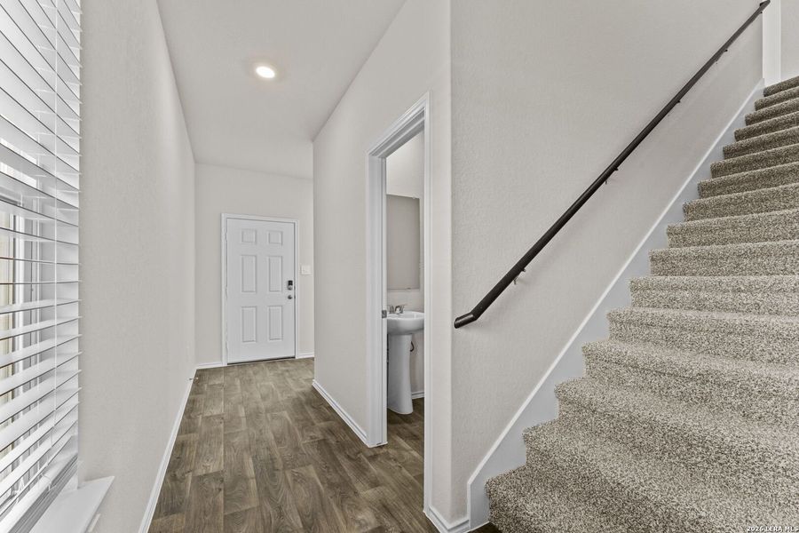 Spacious, unfurnished interior of a new home in Laurel Vistas, San Antonio (Image 31).