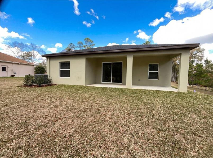 Exterior details and patio area of a home in Grand Park, Dunnellon (Image 4).