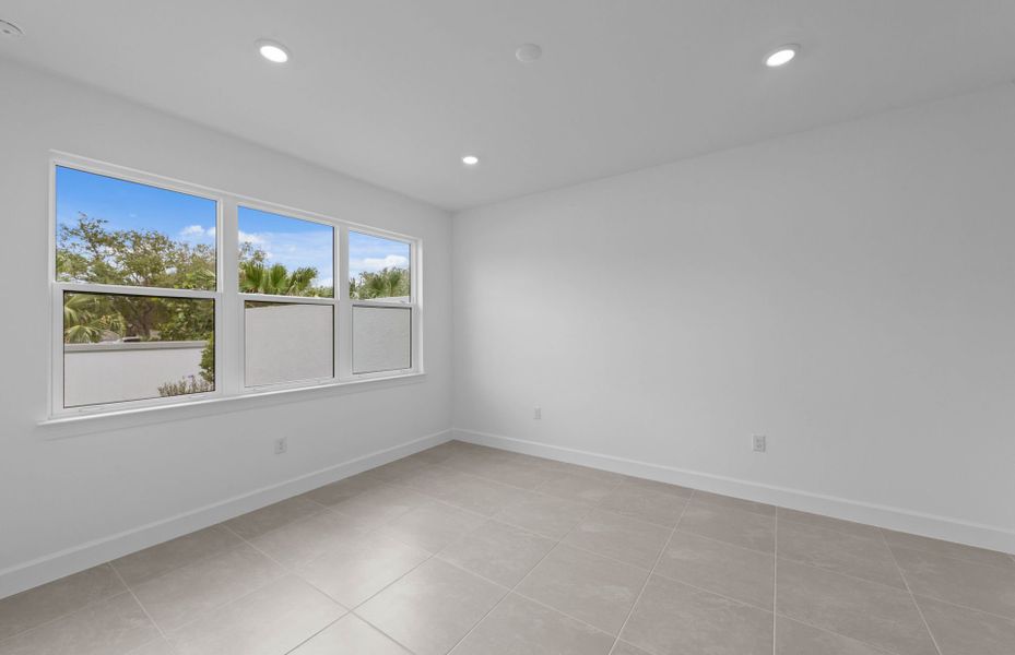 Spacious, unfurnished interior of a new home in Shores at Stillwater, Englewood (Image 18).