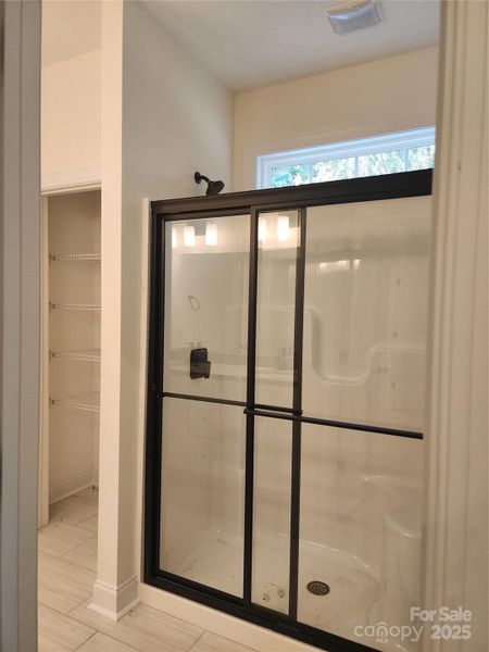 Primary bedroom en-suite