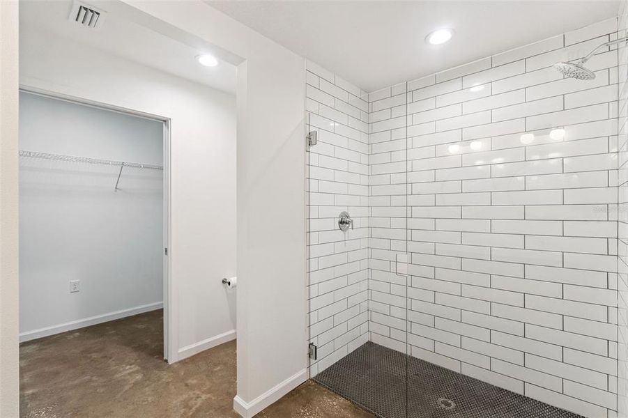 Spacious, unfurnished interior of a new home in , Sanford (Image 31).