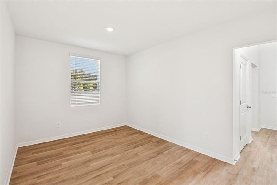 Spacious, unfurnished interior of a new home in Hilltop Vistas, Dade City (Image 22).
