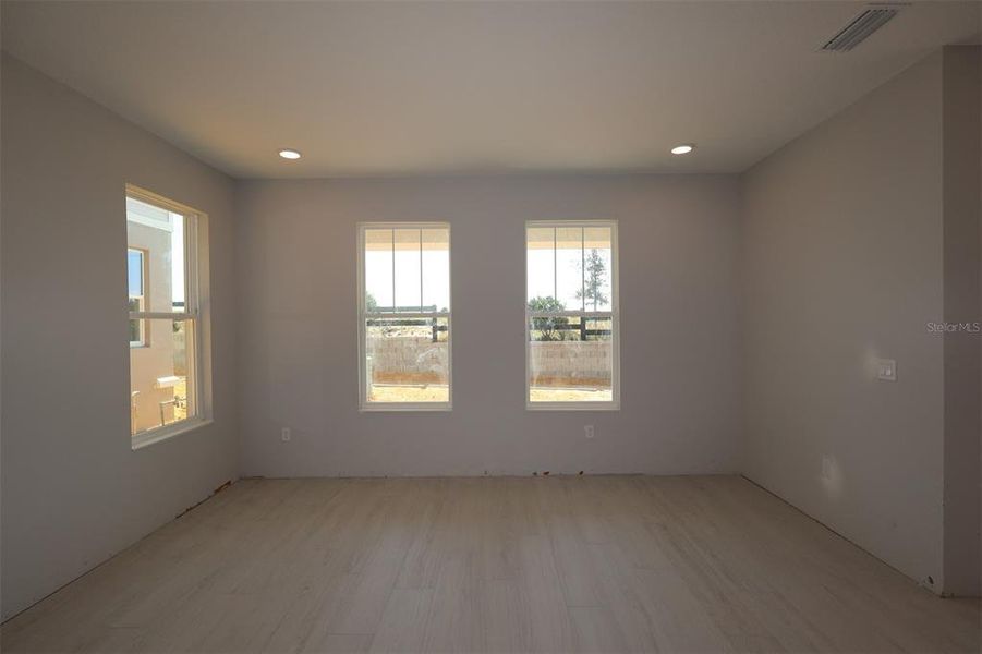 Spacious, unfurnished interior of a new home in Lake Star at Ovation, Winter Garden (Image 7).
