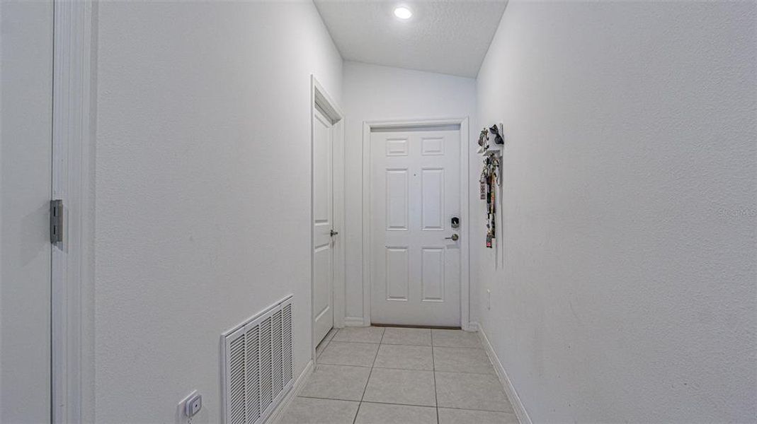 Spacious, unfurnished interior of a new home in , Spring Hill (Image 18).