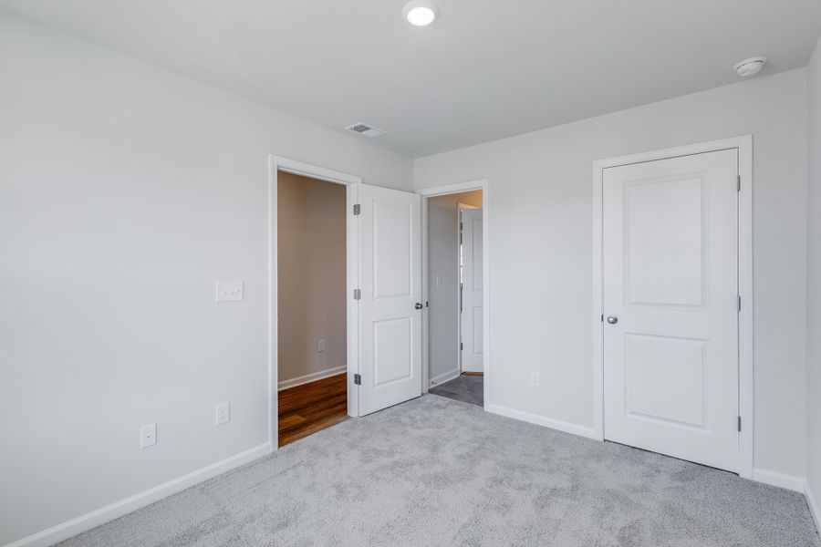 Spacious, unfurnished interior of a new home in Bluefield, Lexington (Image 21).