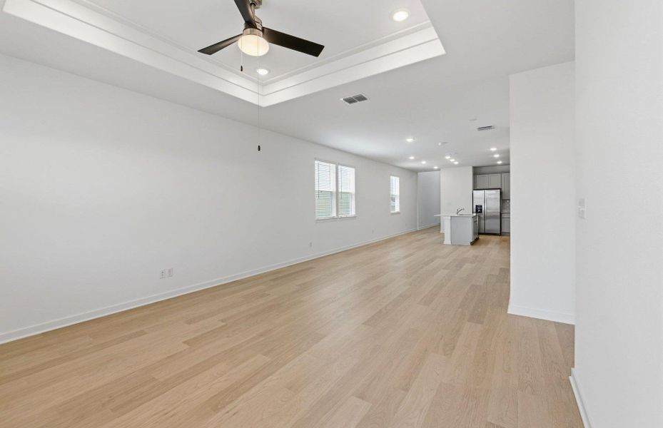 Spacious, unfurnished interior of a new home in Sunfield, Buda (Image 14).