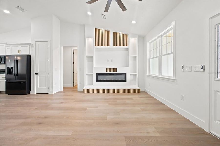 Spacious, unfurnished interior of a new home in , Dunnellon (Image 17).