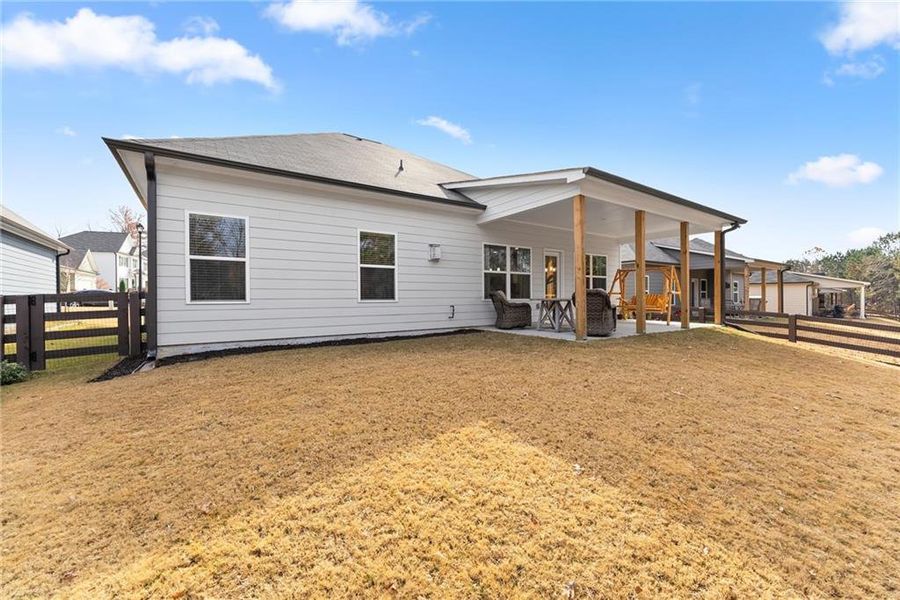 Exterior details and patio area of a home in , Dawsonville (Image 4).