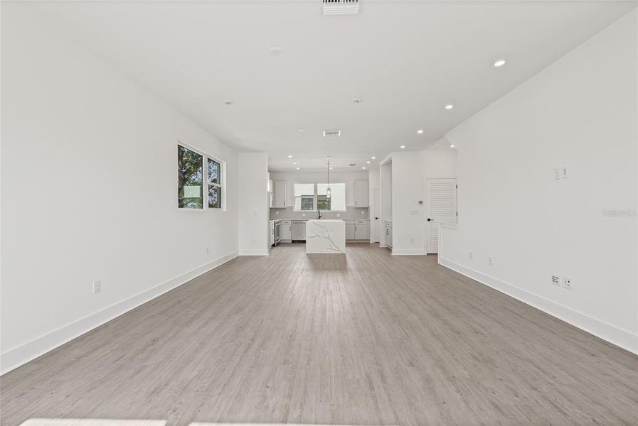 Spacious, unfurnished interior of a new home in Alante, St. Petersburg (Image 32).