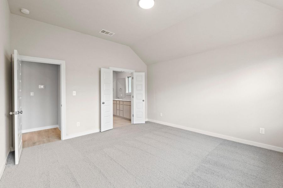 Spacious, unfurnished interior of a new home in Prairie Winds, Hutto (Image 24).