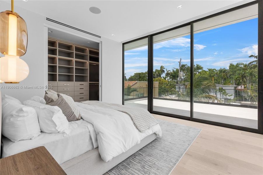 Furnished interior view inside a new home in , Miami Beach (Image 4).