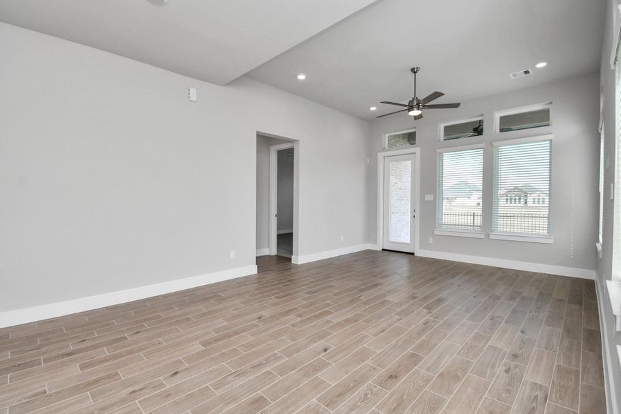 Spacious, unfurnished interior of a new home in Arabella on the Prairie: Signature Collection, Richmond (Image 23).