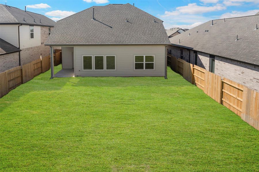 Expansive backyard ready for family barbecues, games, or quiet relaxation. Expansive backyard ready for family barbecues, games, or quiet relaxation.