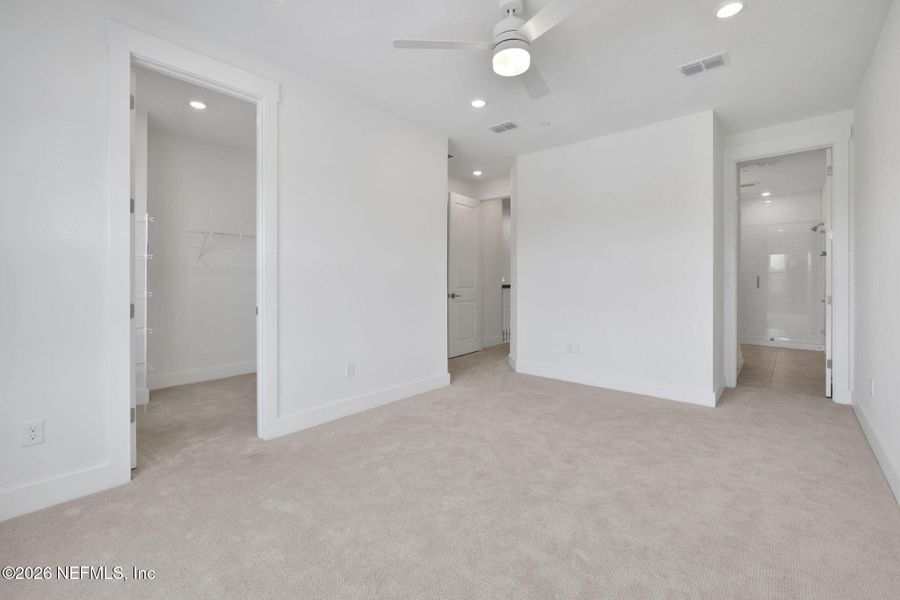 Spacious, unfurnished interior of a new home in , Jacksonville Beach (Image 37).