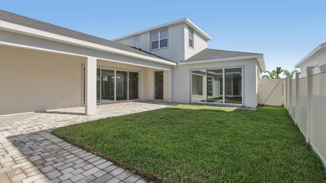 The Covered Lanai and Courtyard The Covered Lanai and Courtyard