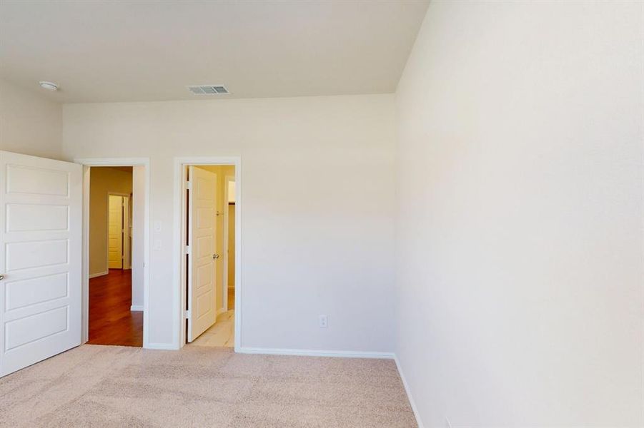 Spacious, unfurnished interior of a new home in The Preserve, Justin (Image 21).