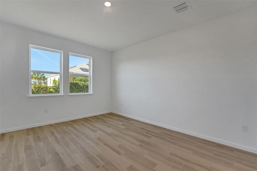 Spacious, unfurnished interior of a new home in Green Key Village, Lady Lake (Image 23).